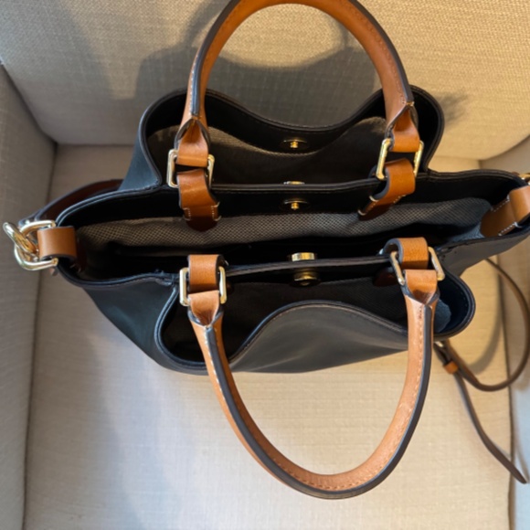 Dooney & Bourke - Picture 3 of 7